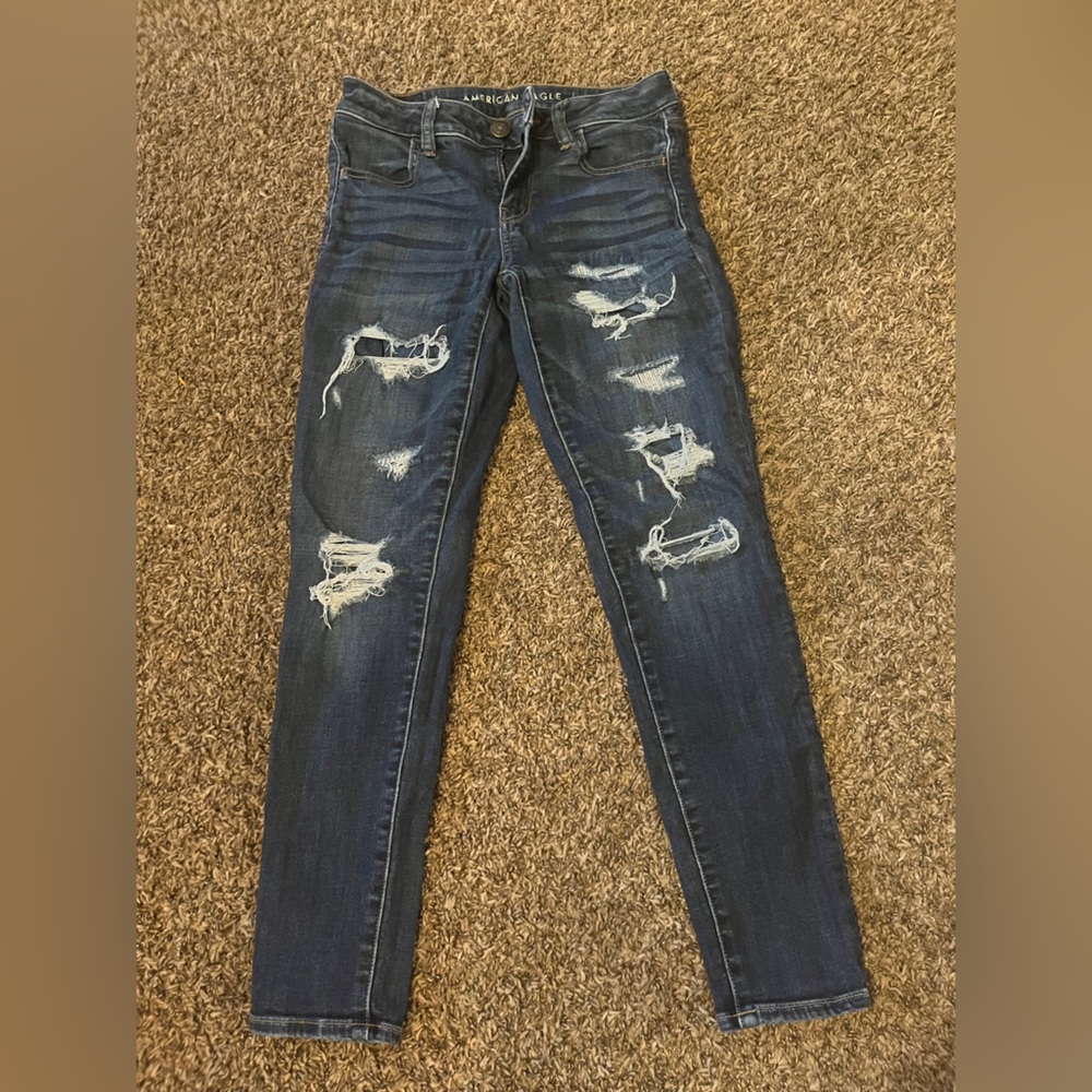 Anerican Eagle distressed Jeans